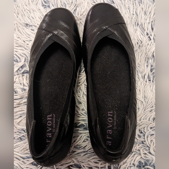 Aravon (by New Balance) Patsy Leather Dress Slip On Pumps in Black, Size 9 - Picture 6 of 12